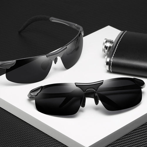 Selbsttönende Sonnenbrille mit blendfreien polarisierten Gläsern