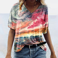 Laden Sie das Bild in den Galerie-Viewer, Marmoriertes T-Shirt mit V-Ausschnitt