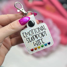 Laden Sie das Bild in den Galerie-Viewer, 🌈Schlüsselanhänger mit Regenbogenherzen zur emotionalen Unterstützung💕