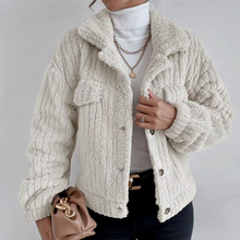 Laden Sie das Bild in den Galerie-Viewer, Revers-Plüsch-Jacke