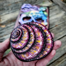 Laden Sie das Bild in den Galerie-Viewer, Totenkopf und Natur versteckte Schlüsselbox