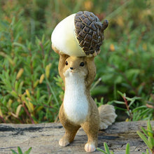 Laden Sie das Bild in den Galerie-Viewer, Kreative niedliche Eichhörnchen-Dekoration aus Kunstharz