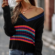 Laden Sie das Bild in den Galerie-Viewer, Täfelter Pullover mit V-Ausschnitt