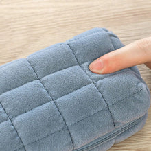 Laden Sie das Bild in den Galerie-Viewer, Kissen Kosmetiktasche