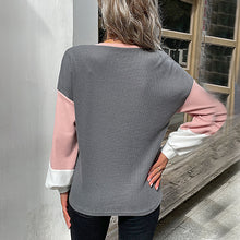 Laden Sie das Bild in den Galerie-Viewer, Gestrickter Sweatshirt mit Farbblock