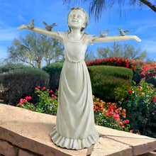 Laden Sie das Bild in den Galerie-Viewer, Kreative Gartenmädchen-Statue