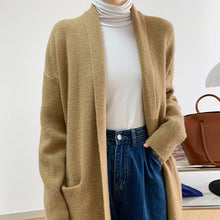 Laden Sie das Bild in den Galerie-Viewer, Lockere lange Strickjacke mit V-Ausschnitt