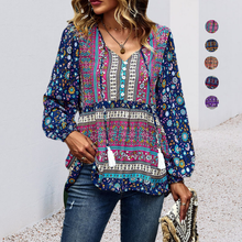 Laden Sie das Bild in den Galerie-Viewer, Böhmisches Ferien-T-Shirt