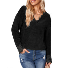 Laden Sie das Bild in den Galerie-Viewer, Strickpullover mit V-Ausschnitt aus Spitze