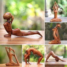 Laden Sie das Bild in den Galerie-Viewer, Holz Yoga Harzdekoration