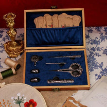 Laden Sie das Bild in den Galerie-Viewer, Vintage 5-teiliges Set spitzer Scheren
