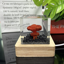 Laden Sie das Bild in den Galerie-Viewer, Harzlampe mit Sprengbomben