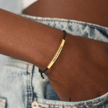 Laden Sie das Bild in den Galerie-Viewer, Armband „GOD IS IN CTRL“