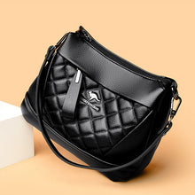 Laden Sie das Bild in den Galerie-Viewer, Rhomboid Tasche aus gekörntem Leder
