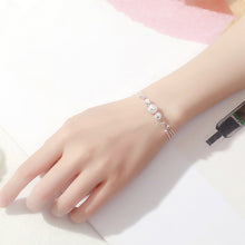 Laden Sie das Bild in den Galerie-Viewer, Armband aus Perlen