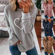 Laden Sie das Bild in den Galerie-Viewer, Langarm-Sweatshirt mit Rundhalsausschnitt und Herzdruck