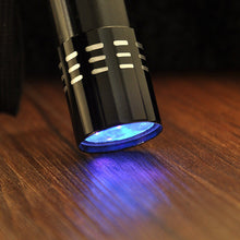 Laden Sie das Bild in den Galerie-Viewer, Mini-UV-Taschenlampe