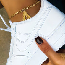 Laden Sie das Bild in den Galerie-Viewer, Goldenes Fußkettchen mit Buchstaben