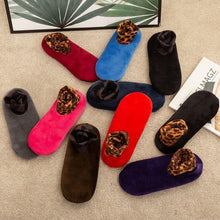 Laden Sie das Bild in den Galerie-Viewer, Rutschfeste Thermosocken für den Innenbereich