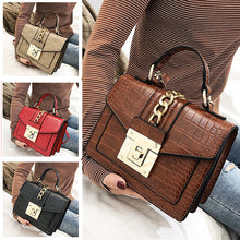 Laden Sie das Bild in den Galerie-Viewer, Kleine quadratische Tasche mit Steinmuster