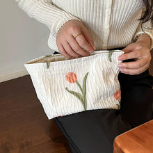 Laden Sie das Bild in den Galerie-Viewer, Niedliche Blumen Make-up-Tasche