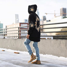 Laden Sie das Bild in den Galerie-Viewer, Sweatshirt mit Blumendruck für Herren