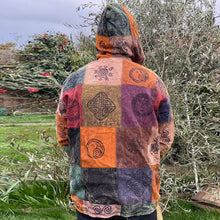 Laden Sie das Bild in den Galerie-Viewer, Bedruckte Jacke mit schmaler Passform und Kapuze
