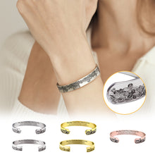 Laden Sie das Bild in den Galerie-Viewer, Offenes Armband aus Edelstahl mit Schriftzug
