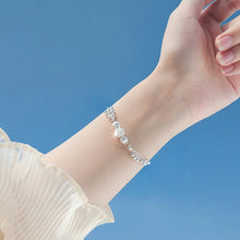 Laden Sie das Bild in den Galerie-Viewer, Armband aus Perlen