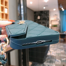 Laden Sie das Bild in den Galerie-Viewer, Handyhülle für Iphone aus Silikon mit Kette