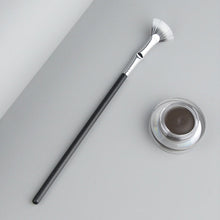 Laden Sie das Bild in den Galerie-Viewer, Fächerförmige Make-up-Pinsel