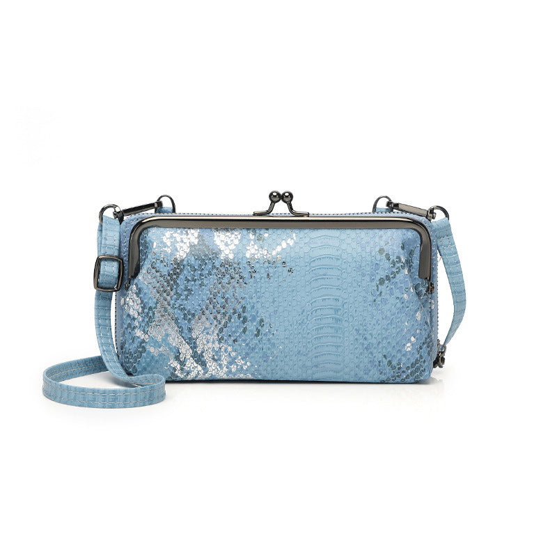 Glänzende Umhängetasche mit Schlangenprint