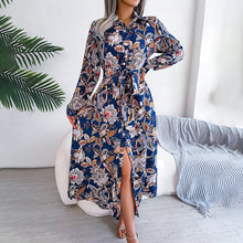 Laden Sie das Bild in den Galerie-Viewer, Vintage geblümtes Hemdkleid mit Revers