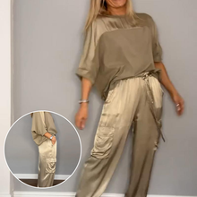 Laden Sie das Bild in den Galerie-Viewer, Zweiteiliger Damenanzug aus glänzendem Satin (Halbarm-Oberteil + Hose)