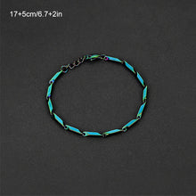 Laden Sie das Bild in den Galerie-Viewer, Schlichtes und stilvolles Titanarmband