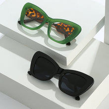 Laden Sie das Bild in den Galerie-Viewer, KATZENAUGE-SONNENBRILLE