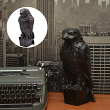 Laden Sie das Bild in den Galerie-Viewer, Kreativer Adlerschmuck aus Harz