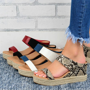 Rutschfeste Damensandalen mit dicker Sohle