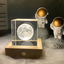 Laden Sie das Bild in den Galerie-Viewer, Zauberstern Mond Lampe
