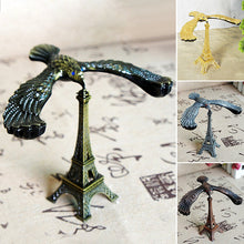 Laden Sie das Bild in den Galerie-Viewer, Adler-Eiffelturmmodell aus Legierung