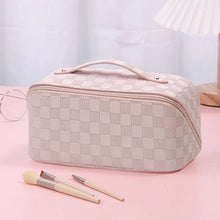 Laden Sie das Bild in den Galerie-Viewer, Kosmetiktasche mit Retro-Karomuster