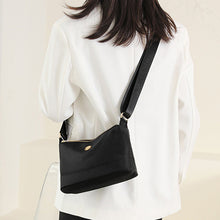 Laden Sie das Bild in den Galerie-Viewer, Lässige leichte Umhängetasche aus Nylongewebe für Damen