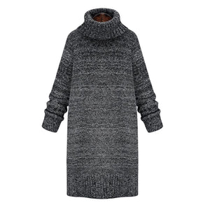 Mittellanges Strickkleid mit Rollkragen