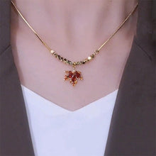 Laden Sie das Bild in den Galerie-Viewer, Roter Ahornblatt-Schmuck