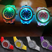 Laden Sie das Bild in den Galerie-Viewer, Leuchtende diamantbesetzte Quarzuhr