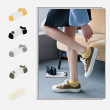 Laden Sie das Bild in den Galerie-Viewer, Durchscheinende Gänseblümchensocken