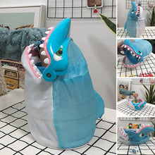 Laden Sie das Bild in den Galerie-Viewer, Haibissspiel - Passen Sie auf Ihre Finger auf!