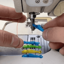 Laden Sie das Bild in den Galerie-Viewer, Nadeleinfädler vom Fischtyp