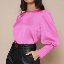 Laden Sie das Bild in den Galerie-Viewer, Geknöpftes Satinhemd mit Rundhalsausschnitt