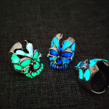 Laden Sie das Bild in den Galerie-Viewer, Halloween leuchtender Totenkopf Ring